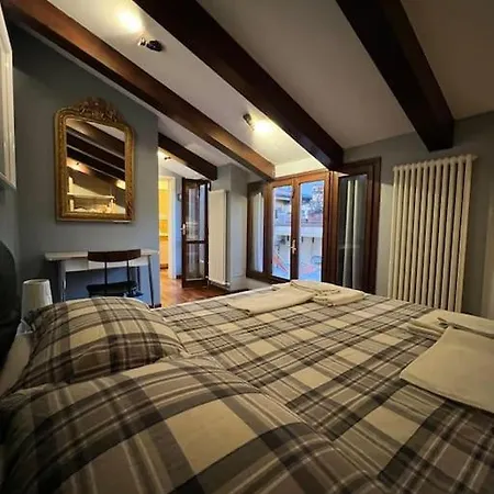 Margherita W/ Terrace * Bolonia